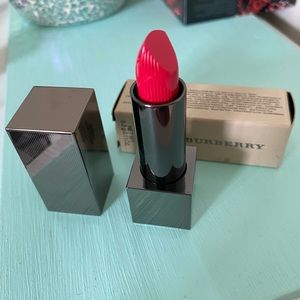 Burberry Makeup - Burberry Lipstic Crimson pink Burberry Makeup - Burberry Lipstic Crimson pink